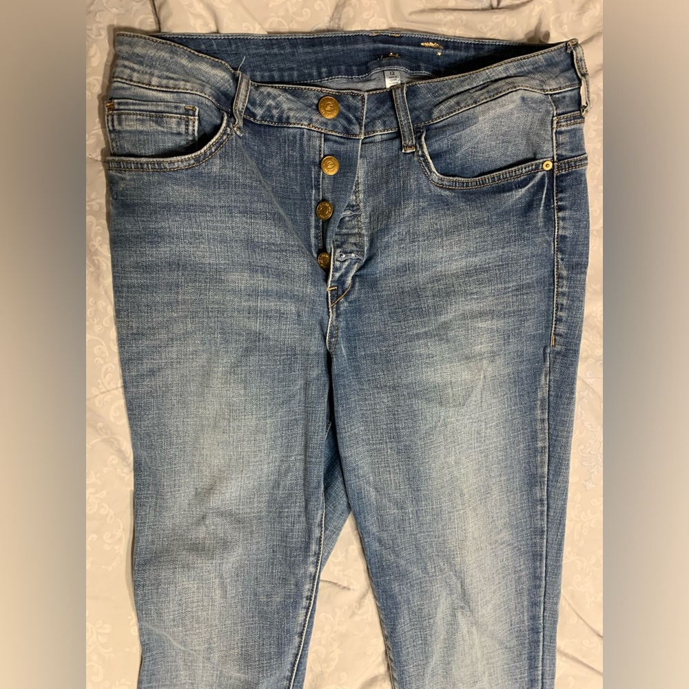Seven7 blue jeans